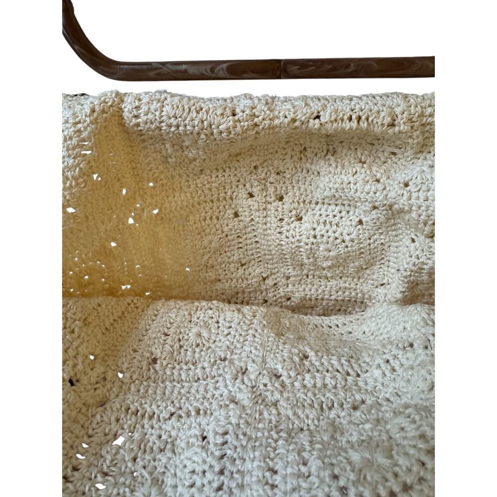 Vintage 70s Crochet handbag cream wood handles Boho knit macrame Cottagecore - Picture 4 of 4